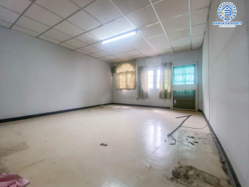 *****ทาวน์โฮมมือสอง ย่านกรุงเทพฯ ม.ซื่อตรง เสนานิคม1 ทาวน์โฮม 3 ชั้น เนื้อที่ 22.5 ตร.ว. ฟังก์ชัน 4 ห้องนอน 3 ห้องน้ำ จอดรถได้ 1 คัน เดินทางสะดวก เข้า-ออกได้หลายเส้นทาง ทั้ง ถ.พหลโยธิน, ถ.เกษตร-นวมินทร์, ถ.งามวงศ์วาน ใกล้รถไฟฟ้า "สถานีเสนานิคม"